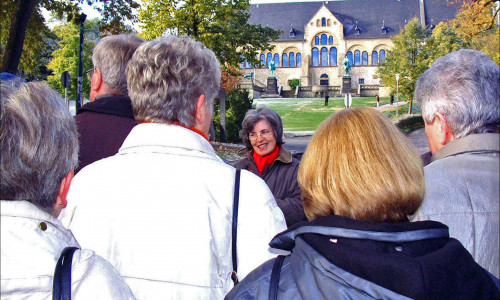 Die Bedeutung und Attraktivität des Weltkulturerbes Altstadt Goslar an Einwohner und Touristen nachhaltig zu vermitteln ist auch Aufgabe der Stadtführergilde in der Kaiserstadt. Foto: mvg/Henning Fränkel.