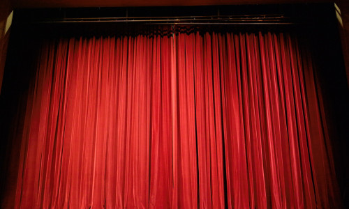 Der Vorhang geht heute in Hohenhameln auf. Symbolfoto: Pixabay