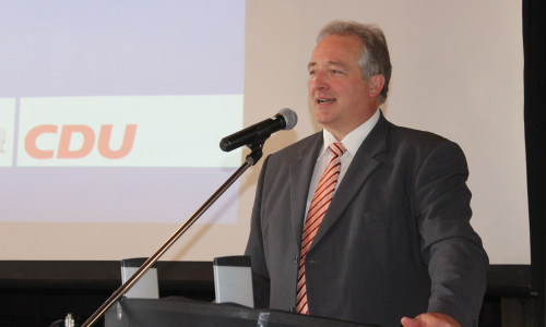 Der CDU-Landtagsabgeordnete Frank Oesterhelweg kündigt an, dass es keine Zusammenarbeit mit  der "AfD" und der Partei "Die Linke" geben wird. Foto: Anke Donner 