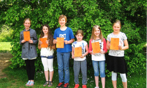Die stolzen Sieger präsentierten ihre Urkunden. Foto: Grundschule Dettum