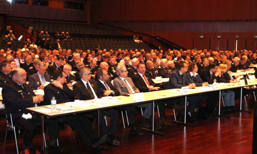 Zahlreiche prominente Besucher waren zur 105. Landesverbandsversammlung des Landesfeuerwehrverbandes Niedersachsen gekommen. Fotos: Meißner