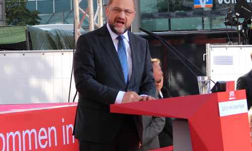 Martin Schulz gab sich in Braunschweig kämpferisch. Fotos und Videos: Alexander Dontscheff/Nick Wenkel. Podcast: Nick Wenkel