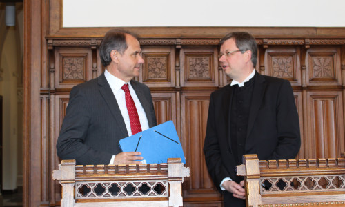 Bereits im April stellten Oberbürgermeister Ulrich Markurth und Landesbischof Dr. Christoph Meyns das Braunschweiger Jubiläumsprogramm vor. Foto: Nick Wenkel