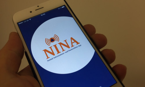 Die Krisen-Warn-App NINA ist einsatzbereit. Der Landkreis informiert ab sofort auch über Smartphone. Foto: Anke Donner 
