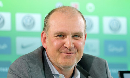 VfL-Manager Jörg Schmadtke warnt nach den jüngsten Ergebnissen vor einem Abwärtstrend. Foto: Agentur Hübner