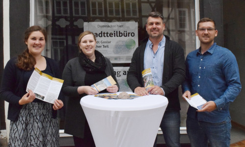 Jantje Appel (von links) und Anika Krystin Beverburg beraten zum „Städtebaulichen Denkmalschutz“, Gunnar Schulz-Lehnfeld und Kevin Büttner kümmern sich um die energetische Ertüchtigung. Fotos: Stadt Goslar