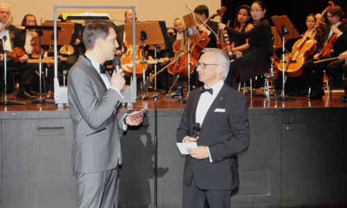 Moderator Danny Morgenstern (li.) mit Michael Schwarze. Fotos: Alexander Dontscheff