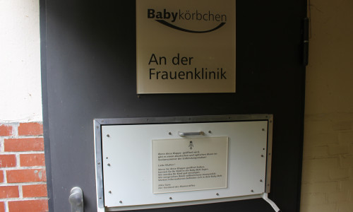 Babykörbchen am Marienstift. Foto: Robert Braumann