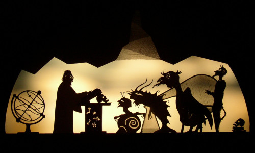 Eine Schattentheater-Szene aus Dr. Faustus. Foto: Schattentheater Vagantei Erhardt