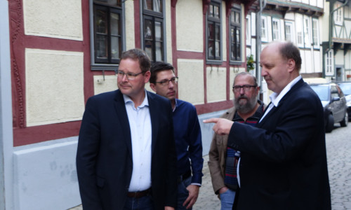 Marcus Bosse, Marc Samel, Peter Illner und Andreas Memmert beim Stadtrundgang in Hornburg. Foto: SPD