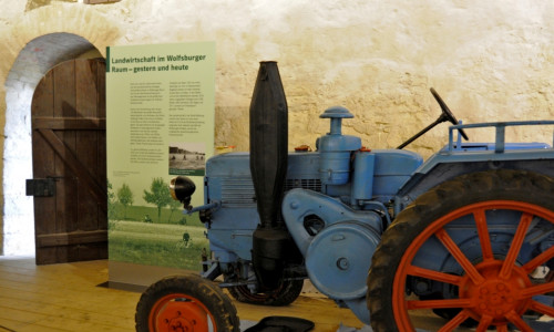 Lanz-Bolldog-Traktor in der Landwirtschaftssammlung in der Historischen Brauscheune. Foto: Stadtmuseum Schloss Wolfsburg