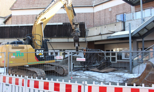 Die Abrissarbeiten am ehemaligen Hertie-Gebäude haben begonnen. Fotos/Video: Sandra Zecchino