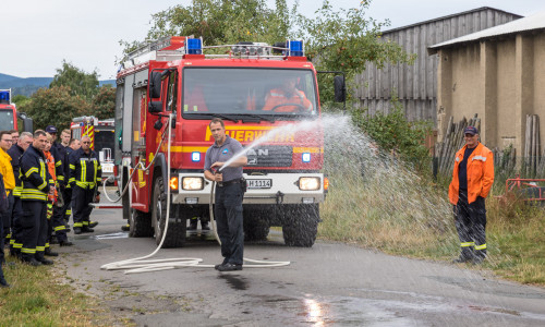 Vorführung der Brandbekämpfung mit der sogenannten Raupentechnik. Fotos: Feuerwehr Goslar