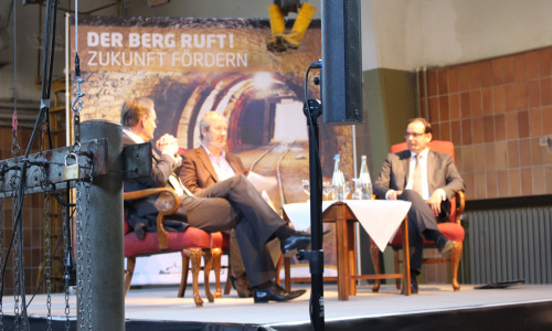 v.l.: Burkhard Jung, Oberbürgermeister von Leipzig, Moderator Andreas Rietschel und Thomas Kufen, Oberbürgermeister von Essen. Foto: Nino Milizia