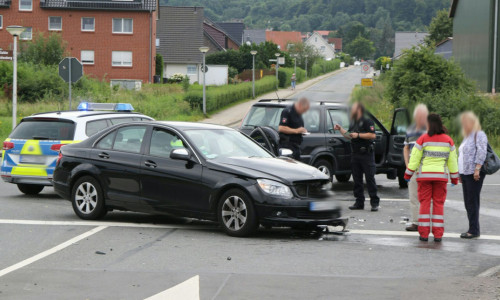 Beide Autos wurden stark beschädigt. Fotos: Rudi Karliczek