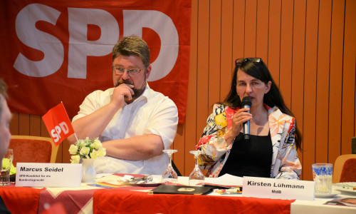 SPD-Bundestagskandidat Marcus Seidel und Bundestagsabgeordnete Kirsten Lühmann stellten sich den Fragen der Besucher. Foto: SPD