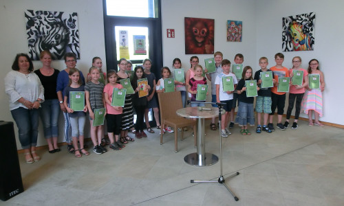 Trotz der großen Hitze kamen zahlreiche Schülerinnen und Schüler der 4. Klassen aus 19 Grundschulen Salzgitters in die Stadtbibliothek. Foto: Stadt Salzgitter