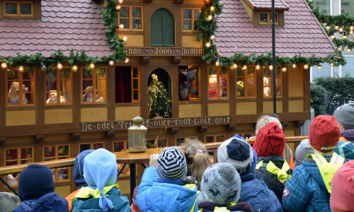 Weihnachtsbasteleien, Puppenspiele und selbstgebackene Kekse: Der Braunschweiger Weihnachtsmarkt bietet ein abwechslungsreiches Programm für die kleinen Gäste.
Foto: Braunschweig Stadtmarketing GmbH/Daniel Möller

 