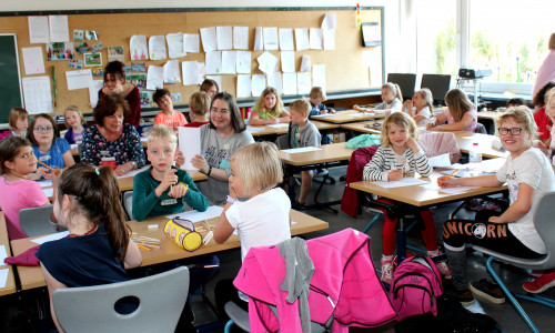 Einige Kinder während der Kreativaktion. Foto:Bernd-Uwe Meyer