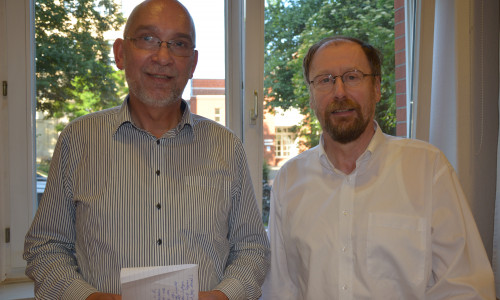 Superintendent Dr. Volker Menke (links)  und Professor Dr. Udo Schnelle. Foto: Kirchenkreis