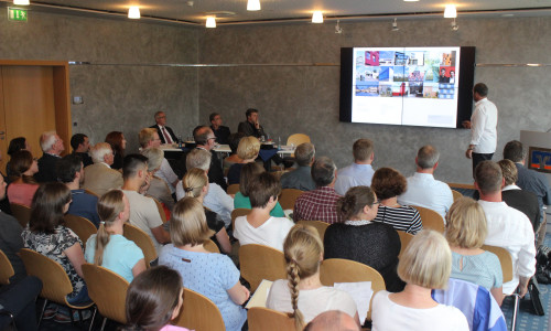Am Mittwochabend fand eine "interne" Info-Veranstaltung zum Volksbank-Neubau und der Kita Am Herzogtore statt. Fotos: Anke Donner 