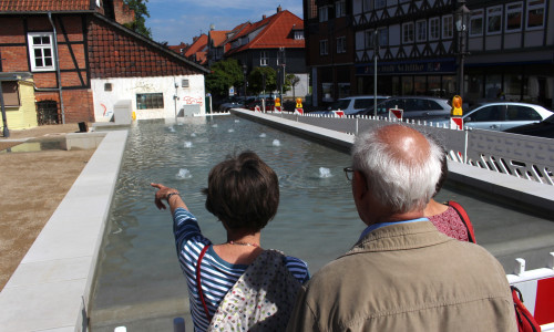 Auch am Mittwoch sorgten die neuen Brunnen für Aufmerksamkeit. Fotos und Video: Werner Heise