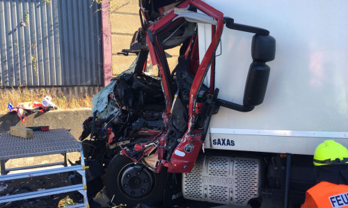 Bei einem LKW-Unfall auf der A2 bei Peine wurde ein LKW-Fahrer lebensgefährlich verletzt. Foto/Video: aktuell24 (bm)