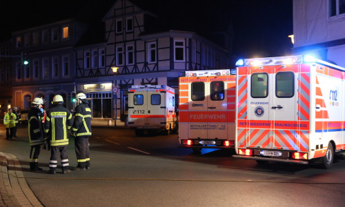 Rettungswagen aus der ganzen Region eilten am Samstagabend nach Wolfenbüttel. Foto: Werner Heise