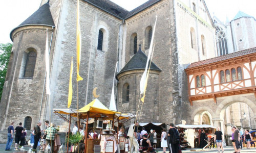 Rund um den Braunschweiger Burgplatz können die Besucher beim Mittelaltermarkt auf Zeitreise gehen. Archivfoto: Anke Donner