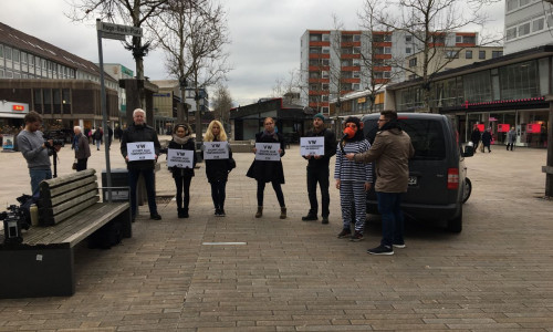 Mit ihrer Aktion setzten die PETA-Aktivisten ein Zeichen gegen die von Volkswagen in Auftrag gegebenen Tierversuche. Foto/Video: aktuell24/bm