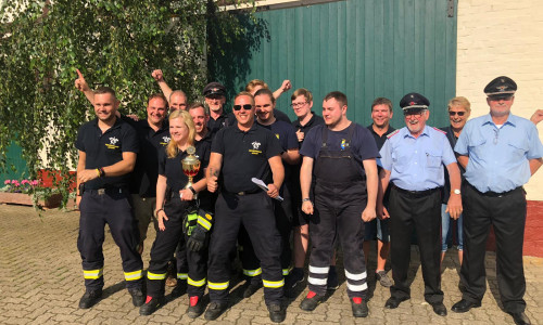 Die Sieger der Feuerwehrwettkämpfe kommen in diesem Jahr von der Ortsfeuerwehr Achim. Foto: Freiwillige Feuerwehr SG Oderwald