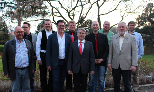 Von links: Martin Kammerhoff, Ole Kammerhoff, Marcel Knopf, Florian Grabenhorst, Peter Marske, Dirk Wiegel, Uwe Heuer, Horst Aeffner und Marcus Fredersdorf. Foto: Nick Wenkel