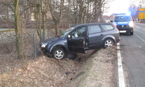 Am Auto entstand Totalschaden. Foto: Polizei Langelsheim