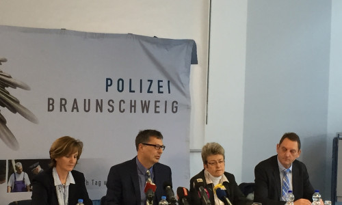 Die Pressekonferenz der Polizei. Foto: Robert Braumann
