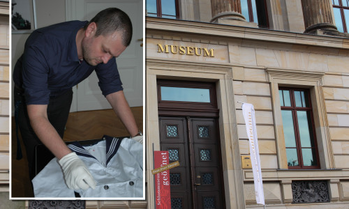 Ein wissenschaftlicher Mitarbeiter begutachtet den Anzug. Foto: Schlossmuseum/Nick Wenkel