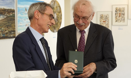 Generalkonsul Rodilosso überreicht Professor Doyé den Verdienstorden der Italienischen Republik. Foto: Ivano Pollestri 