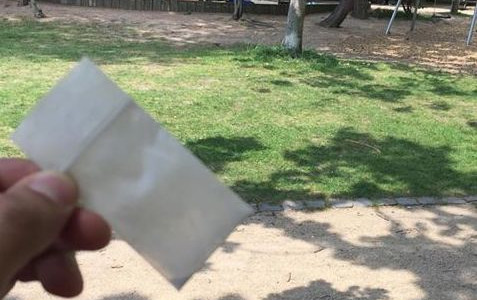 Auf einem Spielplatz soll ein Vater ein Päckchen mit weißem Pulver gefunden haben. Die Polizei hat davon keine Kenntnis. Foto: Privat