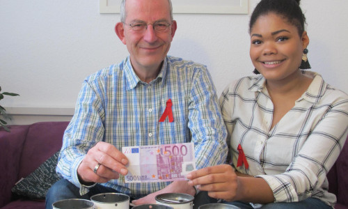Jürgen Hoffmann (Geschäftsführer) und Laetitia Mawela (Freiwillige im Bundesfreiwilligendienst) – beide: Braunschweiger AIDS-Hilfe e.V. Foto: Aids-Hilfe Wolfenbüttel