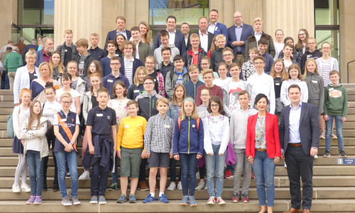 Die Schüler zu Besuch im Landtag. Foto: Wahlkreisbüro Christoph Bratmann