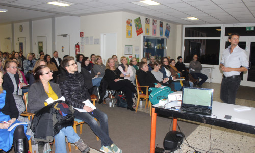 An der Grundschule Am Geitelplatz fand am Dienstagabend ein Vortrag zum Thema "Das Lernen lernen" statt. Fotos: Anke Donner