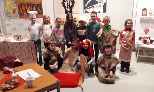 Die Kinder der Eulenspiegel AG begeisterten die Besucher ihres Theaterstücks.

Foto: Samtgemeinde Elm-Asse
