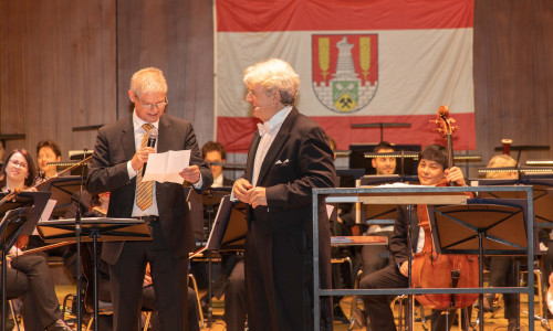 OB Frank Klingebiel (links im Bild) sagte ein Gedicht auf.
Foto: Rudolf Karliczek