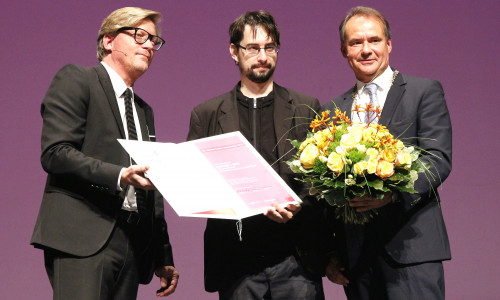 Andreas-Peter Weber, Clemens J. Setz, und Oberbürgermeister Ulrich Markurth bei der Verleihung (von links). Foto: S. Nickel
