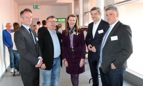 Die Referenten Jens Zielsdorf (Tejo, rechts) und Sebastian Maaß (ValueNet, von links) mit den Round-Table-Gastgebern Thomas Buck (HR Informatiossysteme), Cordula Miosga (AGV) und Dr. Jens Bölscher (Welfenakademie). Foto: WelfenAkademie
