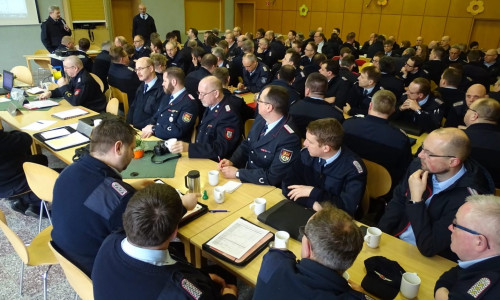125 Führungskräfte der Kreisfeuerwehr nahmen an dem Seminar teil. Fotos: T. Nadjib, Kreisfeuerwehr Gifhorn