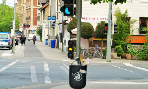 Ein kritischer Punkt liegt laut der Polizei an der Kastanienallee: Während die Fußgängerampel rot zeigt, kann bei der Radampel noch gefahren werden. Foto: Jens Weidemann