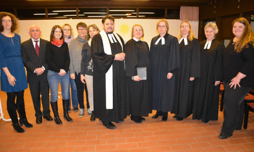 Pastorin Dr. Susanne Hennecke (vierte von rechts) wurde vom Kirchenvorstand und Kollegen verabschiedet. Foto: Ev.-luth. Kirchenkreis Peine
