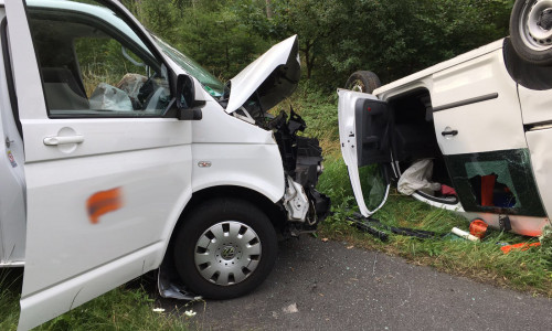 Mit ihrem Transporter geriet die Fahrerin in den Gegenverkehr und rammte einen VW-Caddy der Stadt Gifhorn. Fotos: aktuell24(BM)