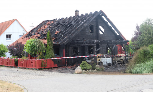 In Achim brannte ein Wohnhaus aus. Foto: Anke Donner, Video: aktuell24 (kr)