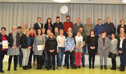 Die mit dem Siegel ausgezeichneten Teilnehmer. Foto: Landkreis Helmestedt